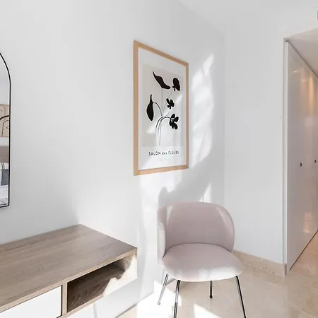 Elegant And Stylish Retreat 592