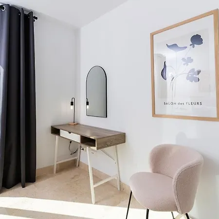 Elegant And Stylish Retreat 592