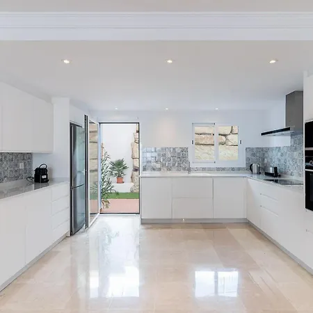 Elegant And Stylish Retreat 592 Apartment